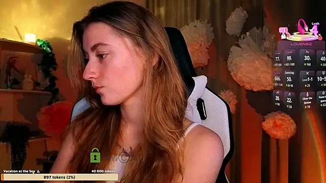 lady curls online show from April 9, 10:04 pm