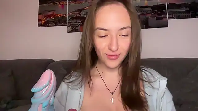 EmilyWi  online show from May 5, 9:07 pm