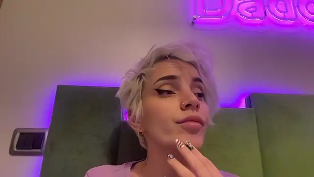 daddyspixxie420 online show from December 18, 7:18 pm