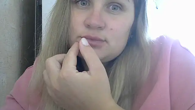 Snapshot of Honeydew-Waves chatting on October 3, 8:41 am Honeydew-Waves online show from October 3, 8:41 am