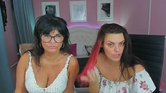 EricaAndPenelopa online show from November 28, 8:45 pm