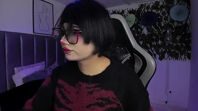 Kitty Gang online show from April 17, 1:40 am