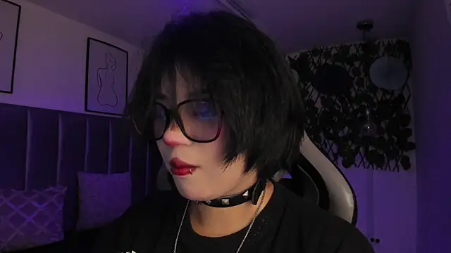 Kitty Gang online show from June 5, 2:04 am