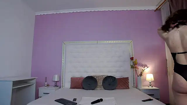 Lenna Paul online show from February 9, 5:10 am