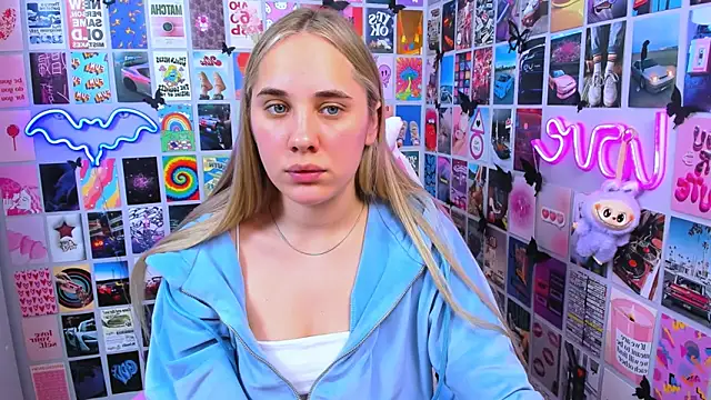 MiaMilas online show from December 15, 2:00 pm