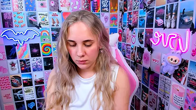 MiaMilas online show from December 16, 2:01 pm