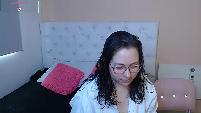 May Carlier online show from January 6, 8:23 pm