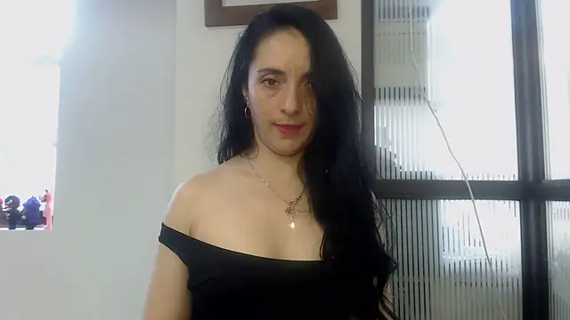 Snapshot of amellie_ros chatting on October 26, 5:30 pm amellie ros online show from October 26, 5:30 pm