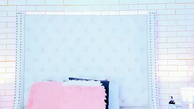 Krystal cambell1 online show from March 5, 8:15 pm