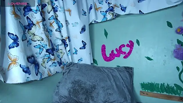 Lucy White   online show from June 13, 10:29 pm