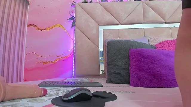 Taylor  cooper online show from November 26, 6:53 pm