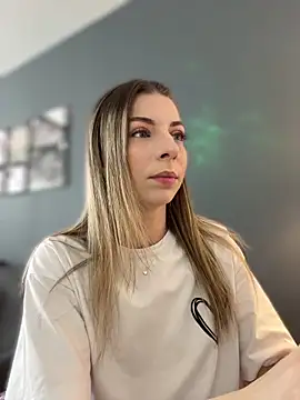 Mia Ethan online show from May 7, 7:23 am