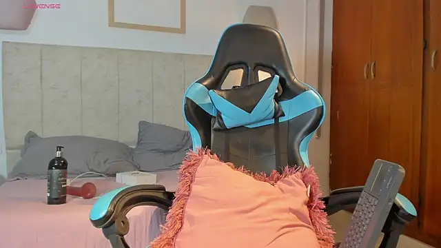  maria foxx  online show from April 7, 6:10 pm