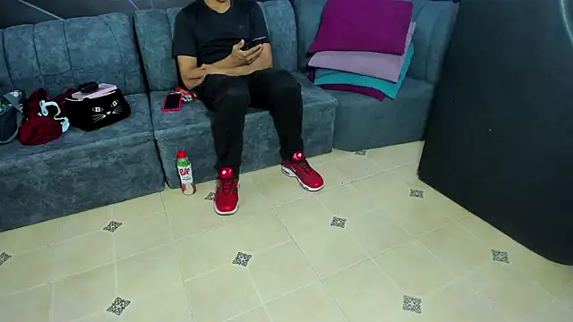 playsgirlhot online show from April 17, 11:18 pm