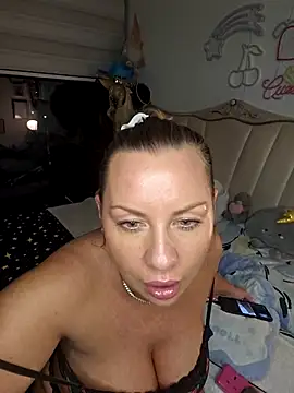 Sparkle2206 online show from April 18, 10:20 pm