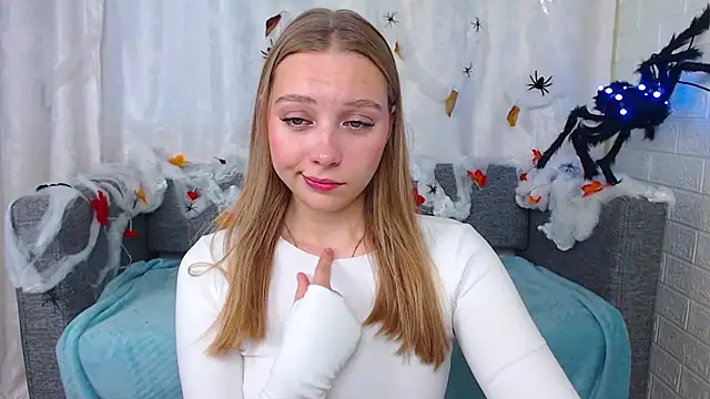 bellaa love  online show from October 13, 1:30 am