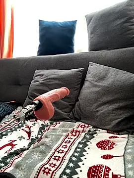 Liulee online show from January 16, 7:10 pm