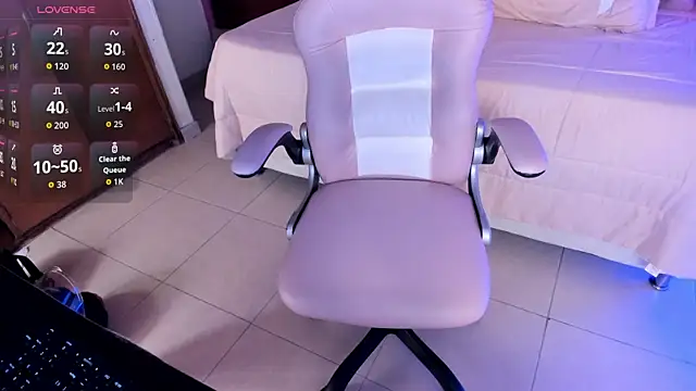 Kitty Pam online show from October 24, 8:05 pm