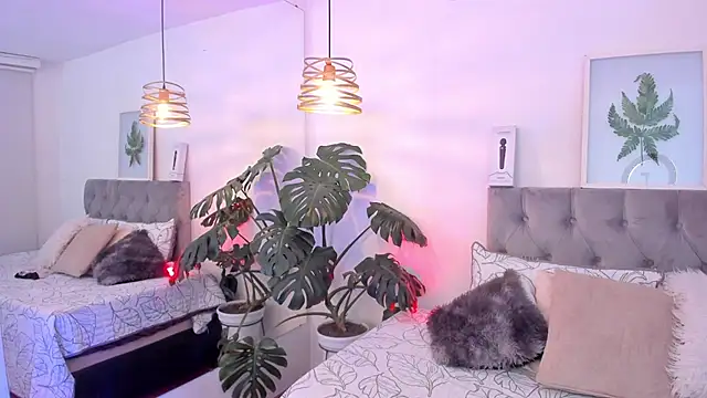 Kitty Pam online show from November 18, 9:05 pm