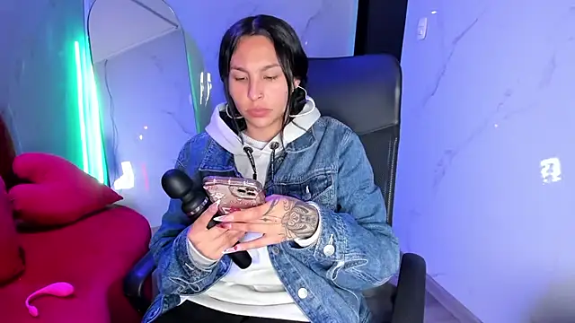 ChloeeTompson  online show from September 21, 3:16 am