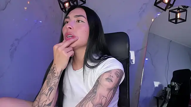 ChloeeTompson  online show from November 10, 3:23 am