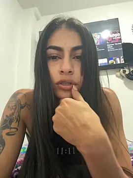 Snapshot of emilie_xx_ chatting on October 4, 9:19 pm emilie xx online show from October 4, 9:19 pm