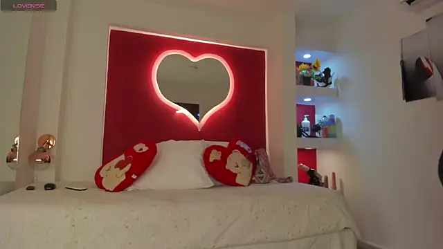 TabyJhonson online show from November 4, 1:05 pm