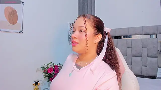 zulyjones online show from December 5, 1:12 pm