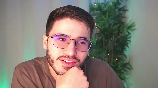 Tony Wylie online show from March 31, 3:50 am