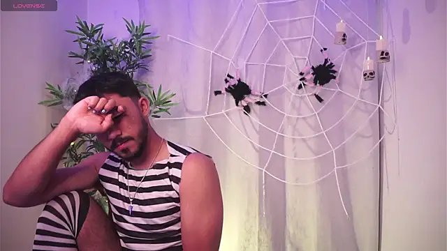 Tony Wylie online show from October 27, 8:47 pm