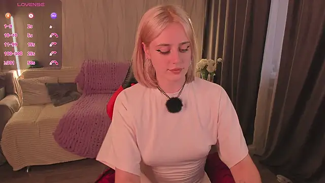 Emmi Flowers online show from August 2, 1:36 pm