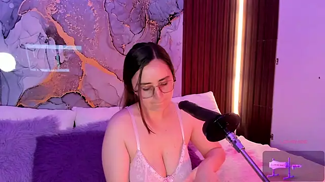 centaurigirl online show from December 20, 4:49 am