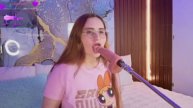 centaurigirl online show from July 11, 3:17 am