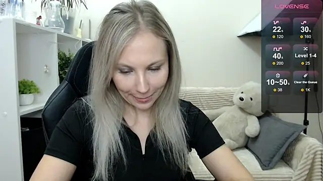 Snapshot of Sunny_bunny6 chatting on October 21, 5:33 am Sunny bunny6 online show from October 21, 5:33 am