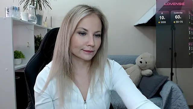 Snapshot of Sunny_bunny6 chatting on October 6, 6:08 am Sunny bunny6 online show from October 6, 6:08 am