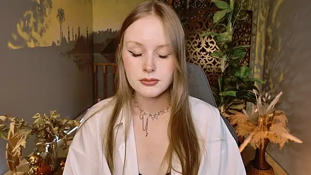 VivienLeeigh online show from December 22, 5:05 pm