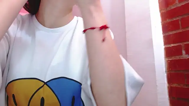 holy juli online show from March 8, 3:10 am