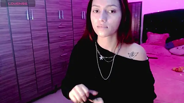 holy juli online show from November 2, 3:32 am