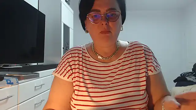 Amandamuller1982 online show from April 6, 9:38 pm