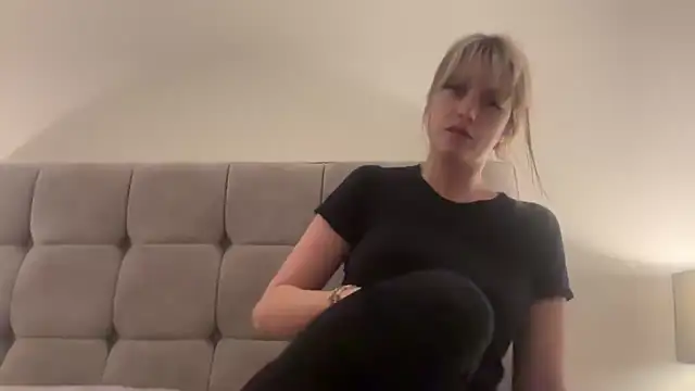 LustfulLuna  online show from January 17, 6:37 pm