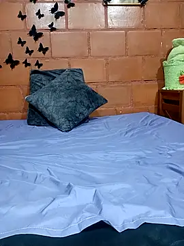 SluttyMilf79 online show from September 17, 7:39 am