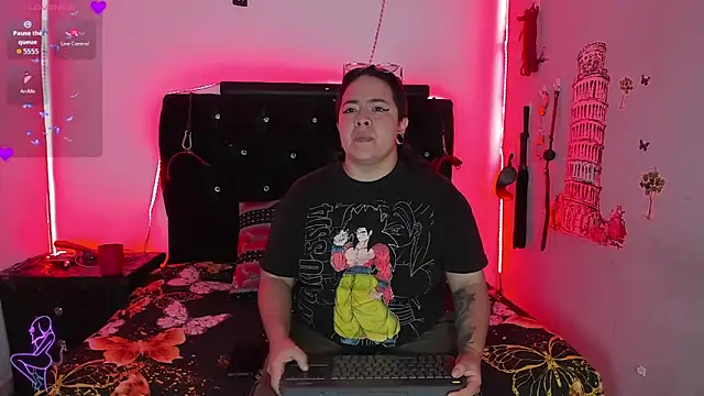 katieeandsharonn online show from April 13, 12:28 pm