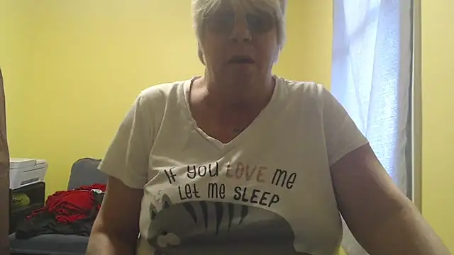 canadiancougar1965 online show from December 13, 8:04 pm