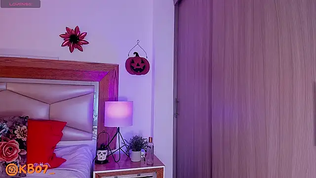 kimberly latin online show from November 6, 6:25 pm