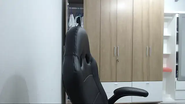 RoxanaLove9 online show from March 7, 2:40 am