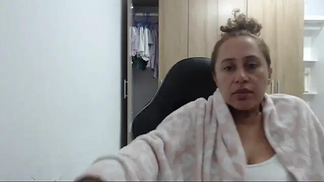 RoxanaLove9 online show from April 19, 2:22 am