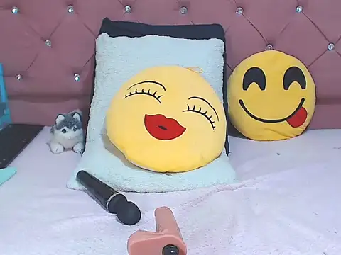 sharonbrown28 online show from April 10, 10:38 pm