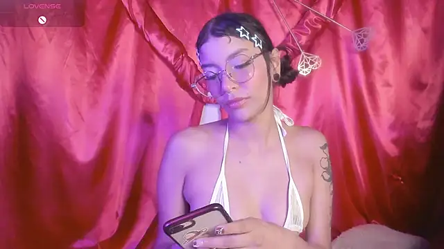 Luna-Chann online show from February 15, 9:25 pm