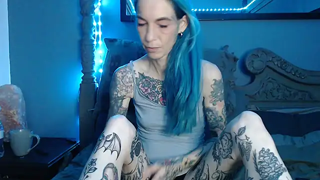 Snapshot of RavenryderUK chatting on October 20, 8:23 pm RavenryderUK online show from October 20, 8:23 pm