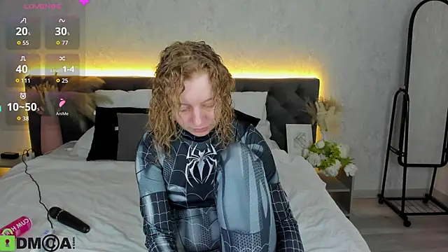 Michelle Blond online show from February 27, 9:09 am